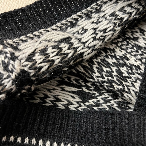 Handcrafted Peruvian Wool Crewneck Pullover Sweater / Medium - Picture 4 of 9